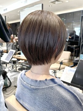 アフロート ルヴア(AFLOAT RUVUA) 「岩田莉奈」地毛風縮毛矯正 ひし形ショートボブ 白髪染め 新宿