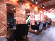 ゆったりくつろぎながらのカットスペース☆