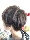 束感カラーが決め手の立体感ショートヘア
