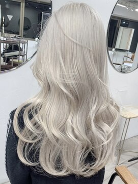 ロウル 渋谷(LOWRL) シルキーホワイト/ブリーチ/エクステ/渋谷