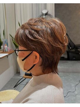 コム(KOMU) ショートウルフ