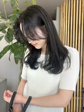 ニール(niil) 《 sakura 》レイヤーカット×透明感ブラック