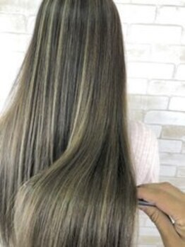 ラクシス 新都心店(Luxis)の写真/お客様一人ひとりの髪質に合わせたトリートメントをご提案し、度重なるカラーやパーマで傷んだ髪を補修◎