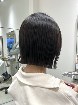 シアン バイ アルテフィーチェ(CYAN by artefice) 髪質改善　切りっぱなしボブ　大人ボブ 　ブルーブラック