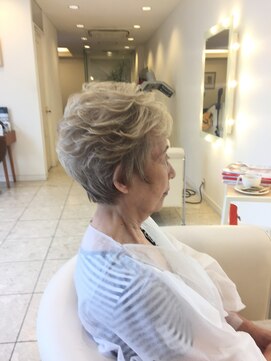 サロン ド コワフュールシェ トモ(salon de coiffure chez tomo) ショートスタイルクリープパーマ