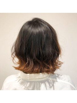 クララ スギタ(CLALA Sugita) ウェーブヘア/黒髪カタログ/小顔/アッシュカラー/ネビージュ