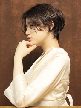 シアンデルカ(CYANDELUCCA) くびれとツヤ感で横顔美人ショート