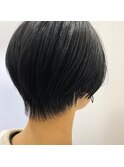 ハンサム丸み奥行きショート×ブルーブラック×メンズライク