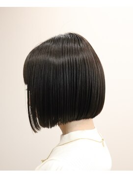 ウィスカーヘアー(whisker hair) ナチュラルストレートボブ　大人ボブ
