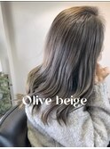 オリーブベージュ