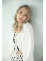 リトバイプティパ(Lit by petit-pas) ◎ホワイトベージュ◎波ウェーブミディアムヘア