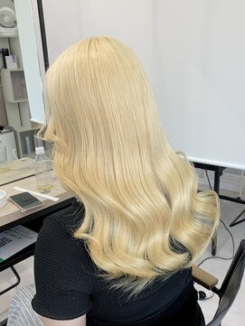 ロウル 渋谷(LOWRL) 抜きっぱなしホワイトブロンドカラー/ケアブリーチ/リタッチ