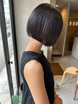 ヘアー アイス ルーチェ(HAIR ICI LUCE) ダークグレージュ 切りっぱなしボブ プツッとボブ 西田