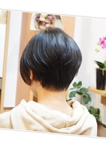 シャイニーソルン パッカリ割れや生えぐせをゆるませてボリュームショートボブ