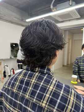 ツバメ ヘアー(TSUBAME HAIR) メンズの癖毛風緩めパーマ