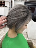 ワールドオーダー 天王寺店(WORLD ORDER)&nbsp;白髪活かし前下がりショートボブ