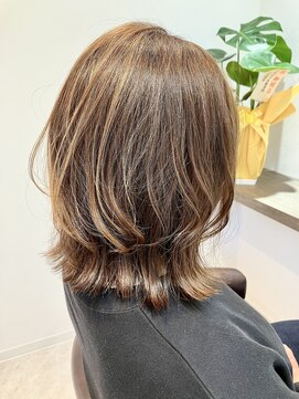 モデラート(moderato) 外ハネセミディ☆イエローベージュ♪