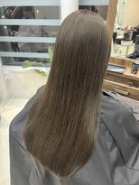 オリーブベージュ
