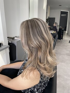 ナンバー 竪町(number+) 大人かわいいバレイヤージュブリーチハイライトアッシュ