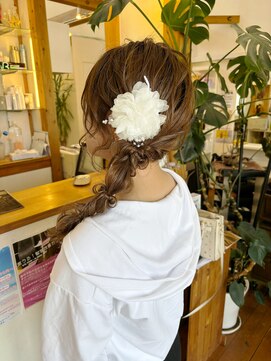 ギャラクシー ヘアードレッサーズ(galaxy hairdressers) サイド編みおろしヘアアレンジ
