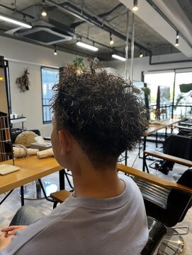 イッヒ 茅ヶ崎(IHHI) ベリーショート/ツイストパーマ