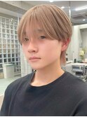 渋谷メンズブリーチカラーミルクティーベージュセンターパート