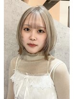 トリムバイエンヴィ(tlim by ENVY)&nbsp;ホワイトグレージュカラーに顔まわりウルフボブ