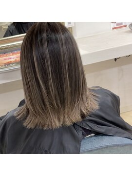 アンジュベイナハ (Ange Bay NAHA) グレージュバレイヤージュ