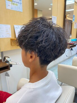 マキシム ナカイ(MAXIM NAKAI) 黒髪縦落ちツイストスパイラルパーマ刈り上げツーブロック