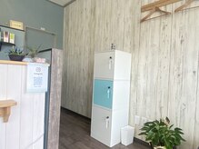 チルの雰囲気（ロッカーとハンガーはご自由にお使い下さい。ロッカーは36×36cm）