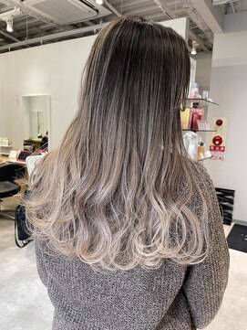 アヴァンス 京橋店(AVANCE) ハイトーンバイレヤージュで透明感のある外国人風スタイルに