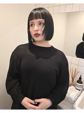 チーカ(chica) オン眉レイヤーボブ　外ハネボブ　似合わせカット　ワイドバング