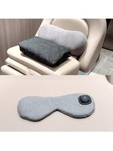 【施術の流れ：STEP２】目を温めるホットアイマスクとブランケットに背中のクッションでいざ別世界へ☆