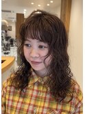 外国人っぽく馴染んでスタイリングも簡単ウェーブスタイル