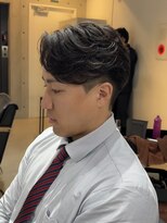 ブルニール 心斎橋(BLEUNIR) フェザーパーマ スーツ ビジネス 清潔感 センターパート