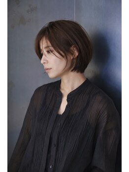 タイ(TAI)の写真/さりげないのに印象に残る、抜け感と色気を纏う大人女性のための上質なショートスタイル。