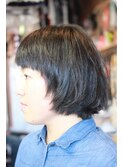ストレートパーマ×前髪短め前上がりボブ