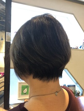 リクラウドヘアアパートメント(re:cloud hair apartment) ふんわりトップショートスタイル。