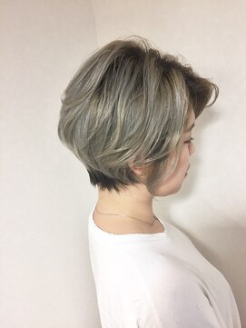 カルム(CALM) シルバーーグレーショート