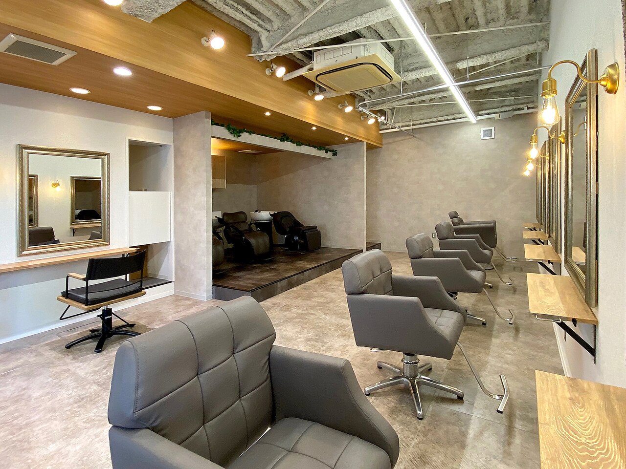 秋田書店のビバレディー百科ヘアスタイルとおしゃれ入門 リータ ハッピーヘアライフ 久宝寺店(riita happyhairlife