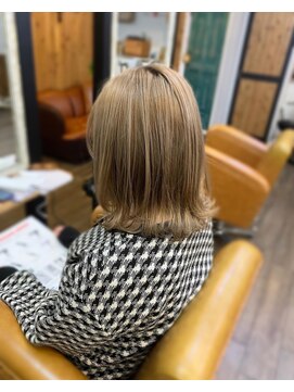 トルチェ(toRtue) ミルクティーベージュ 外はねボブ