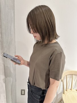 ヨーク(YOKE) YOKE 切りっぱなしボブ外ハネボブ結べるボブアッシュベージュ