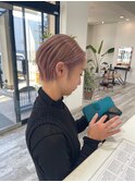 ピンクベージュ