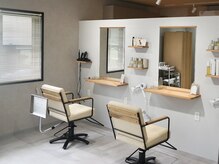 やさしい雰囲気でゆったり落ち着く少人数サロン◎陽の光が差し込む空間であなたらしい過ごし方でリラックス