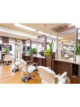 大人女性の髪のお悩みはにお任せください！女性ならではの視点であなたのなりたいを叶えます♪