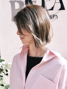 【シンプルに】外ハネも内巻きもできる、切りっぱなしボブ