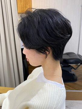 ハット(HUT) 【クセをいかしたハンサムショート】