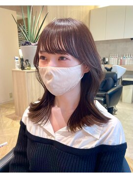 メゾンドイギー(MAISON de IGGY) ミディアムヘア/斜めバング/グレージュカラー/シルキーベージュ