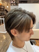 スタジオフォーエイチ(STUDIO 4H)&nbsp;マッシュウルフ/センターパート/ベージュカラー/ローライト