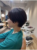 すっきりショートヘアスタイル